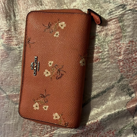 Coach - Picture 2 of 2